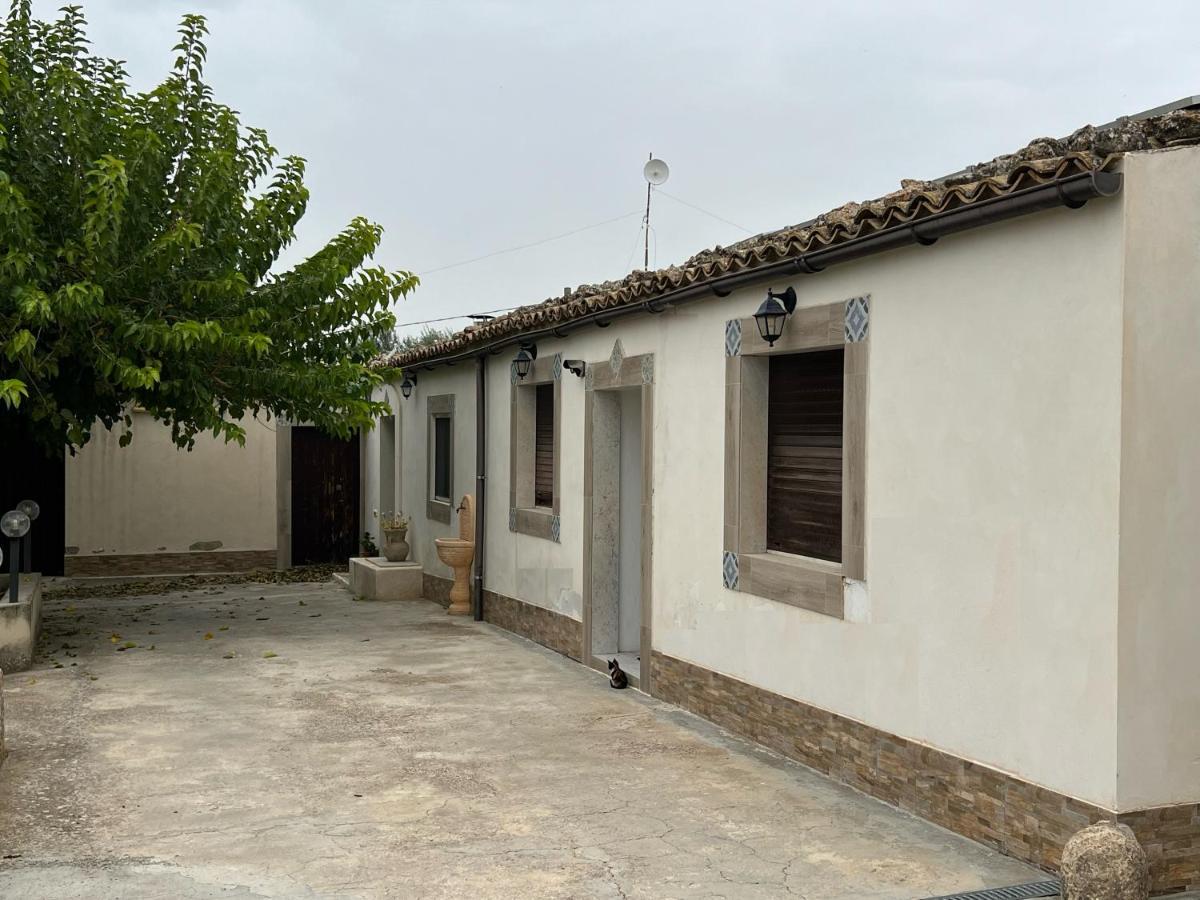 Casa Di Mirto Bed & Breakfast Chiaramonte Gulfi Exterior photo